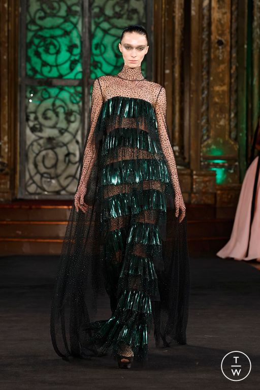 Spring-Summer 2025 Naeem Khan Look 33