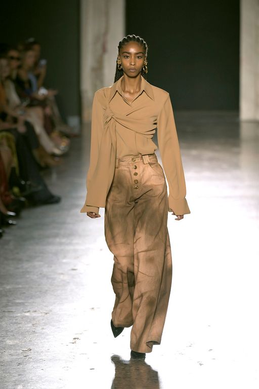 Spring-Summer 2025 Phan Dang Hoang Look 21