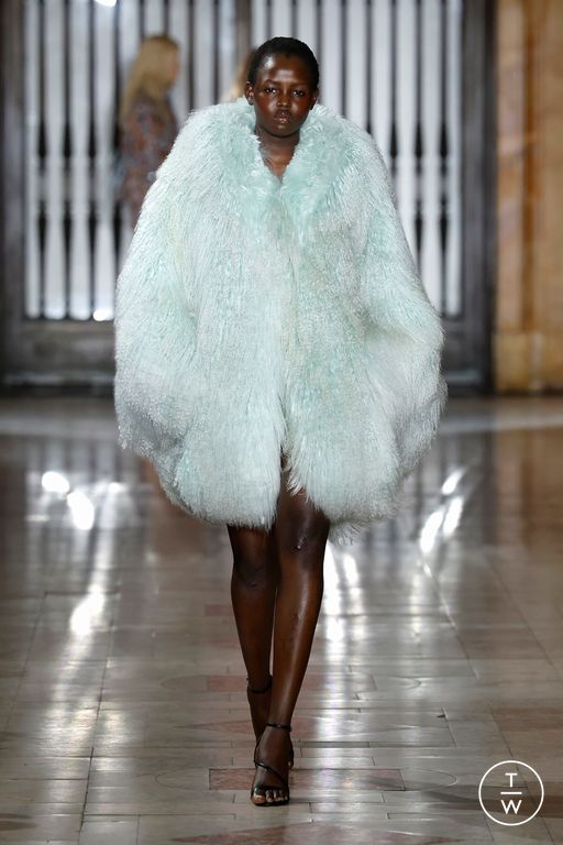 FW25 Prabal Gurung Look 37