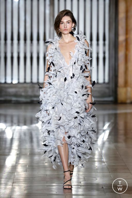 FW25 Prabal Gurung Look 41