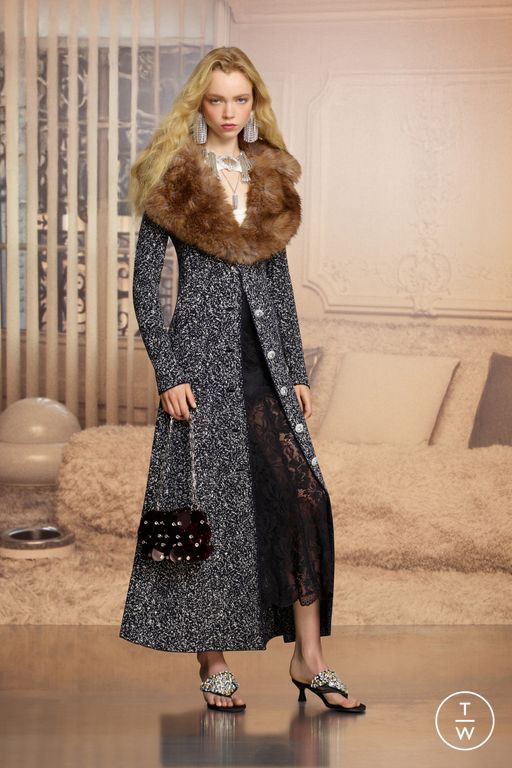 RS 26 Rabanne Look 1