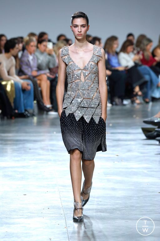 Spring-Summer 2025 Rabanne Look 33