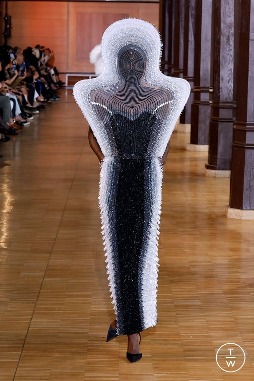 FW24 Rahul Mishra Look 14