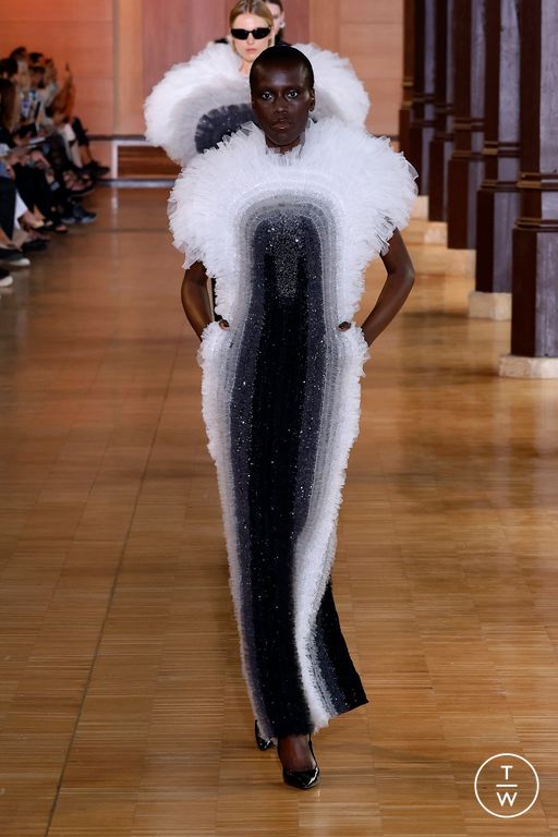 FW24 Rahul Mishra Look 16