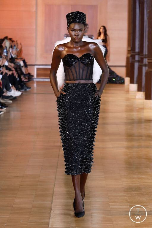 FW24 Rahul Mishra Look 40