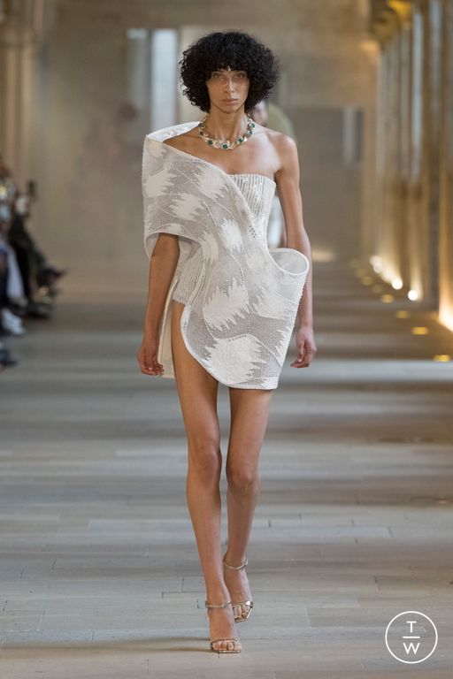 FW25 Rahul Mishra Look 3