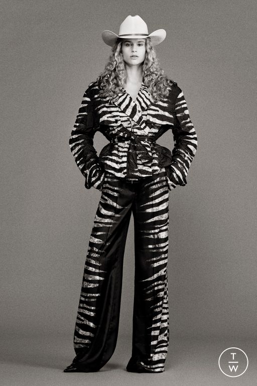 Resort 2025 Roberto Cavalli Look 9