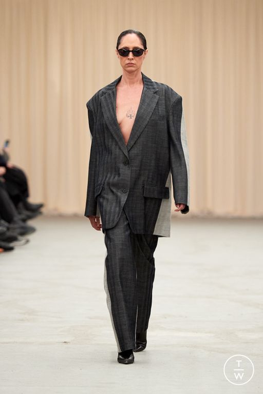 FW23 REMAIN Look 22