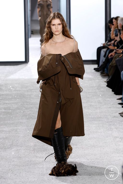 Spring-Summer 2025 Sacai Look 17