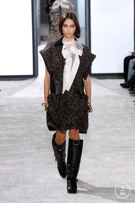 Spring-Summer 2025 Sacai Look 23