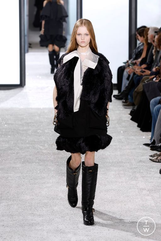 Spring-Summer 2025 Sacai Look 33