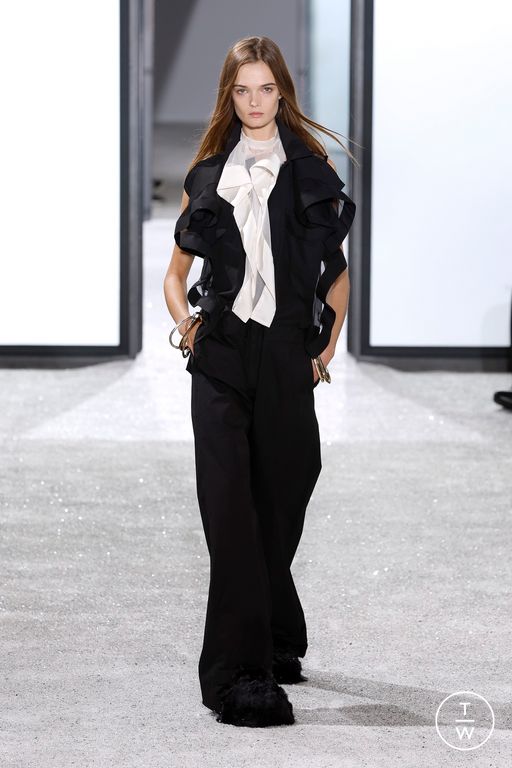 Spring-Summer 2025 Sacai Look 42