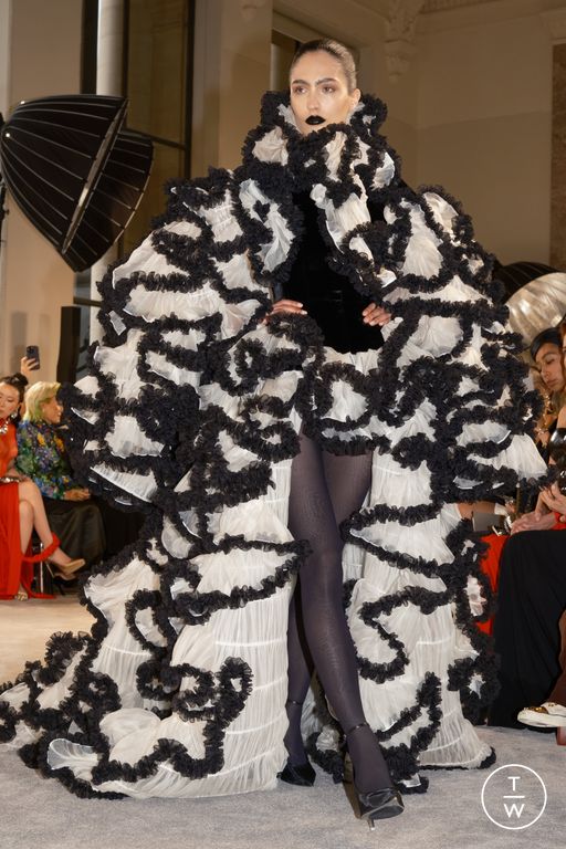 FW25 Schiaparelli Look 27
