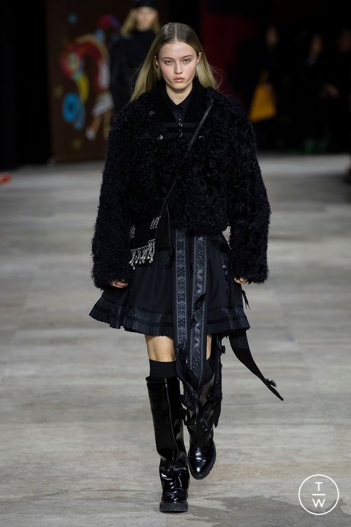 FW25 Shiatzy Chen Look 1