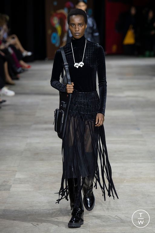 FW25 Shiatzy Chen Look 9