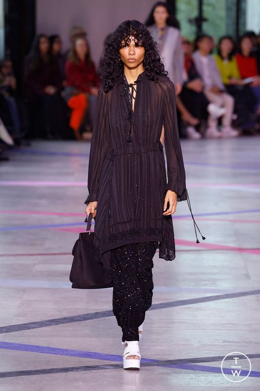 SS26 Shiatzy Chen Look 18