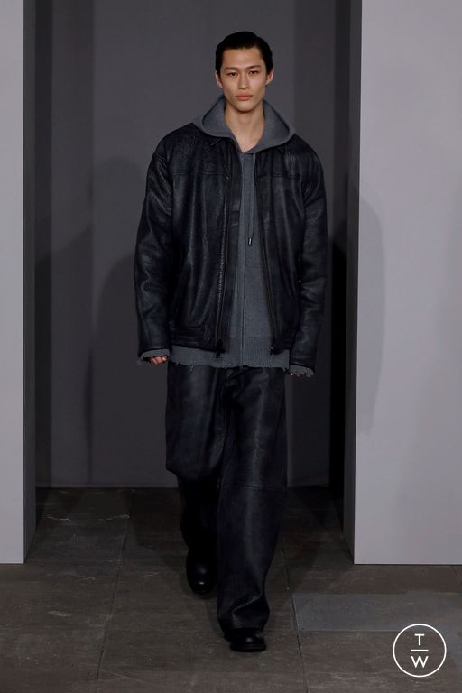 FW25 Simkhai Look 19