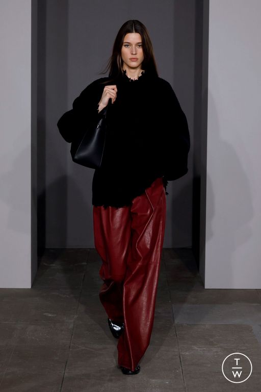 FW25 Simkhai Look 23