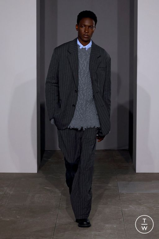 FW25 Simkhai Look 25