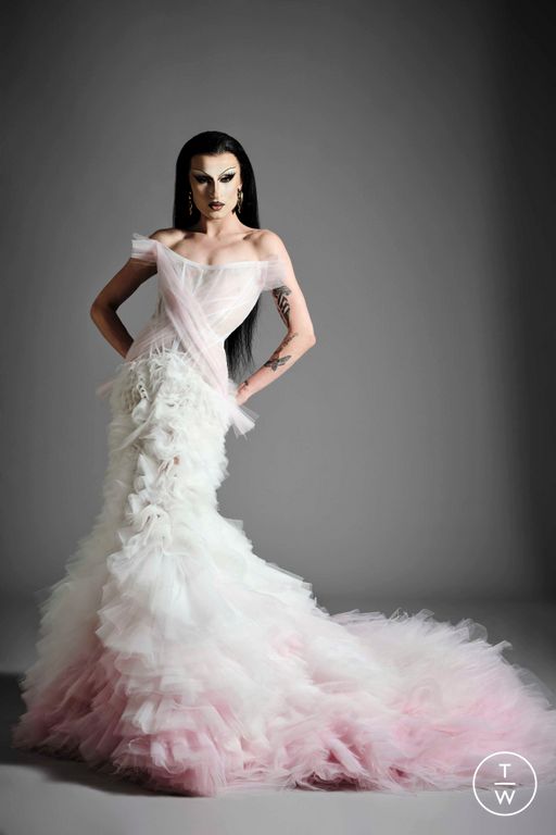 Resort 2025 Christian Siriano Look 22