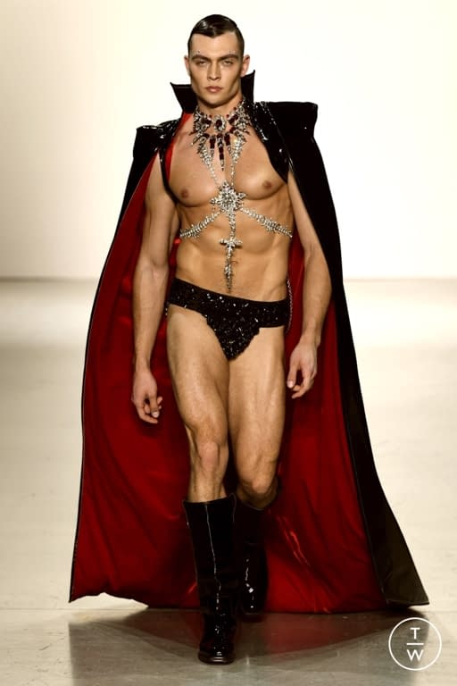 FW22 The Blonds Look 15