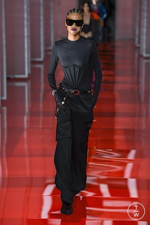 Versace FW22 womenswear #21 - Tagwalk: The Fashion Search Engine