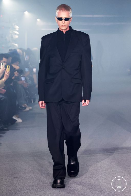 Spring-Summer 2025 VETEMENTS Look 14