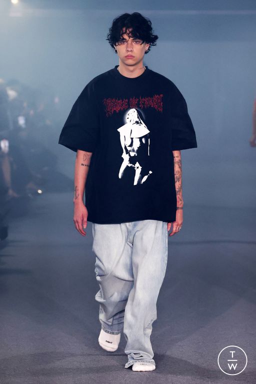 Spring-Summer 2025 VETEMENTS Look 15