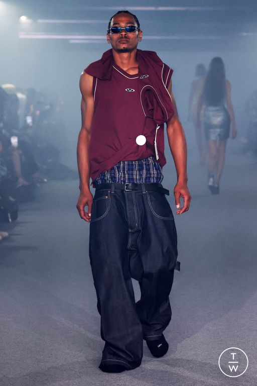 Spring-Summer 2025 VETEMENTS Look 16