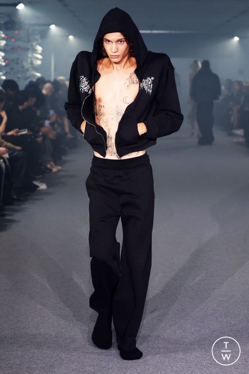 Spring-Summer 2025 VETEMENTS Look 27