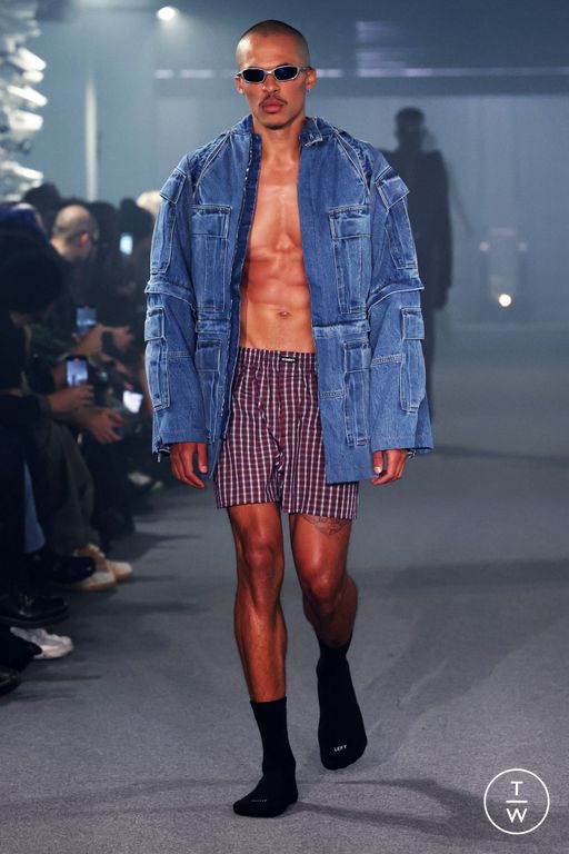 Spring-Summer 2025 VETEMENTS Look 46