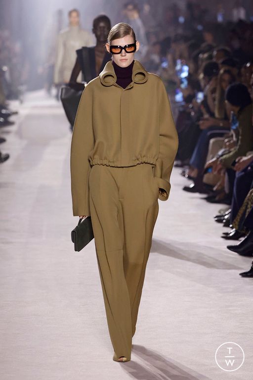 FW25 Victoria Beckham Look 16