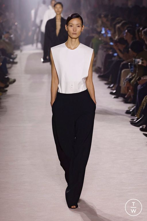 FW25 Victoria Beckham Look 39