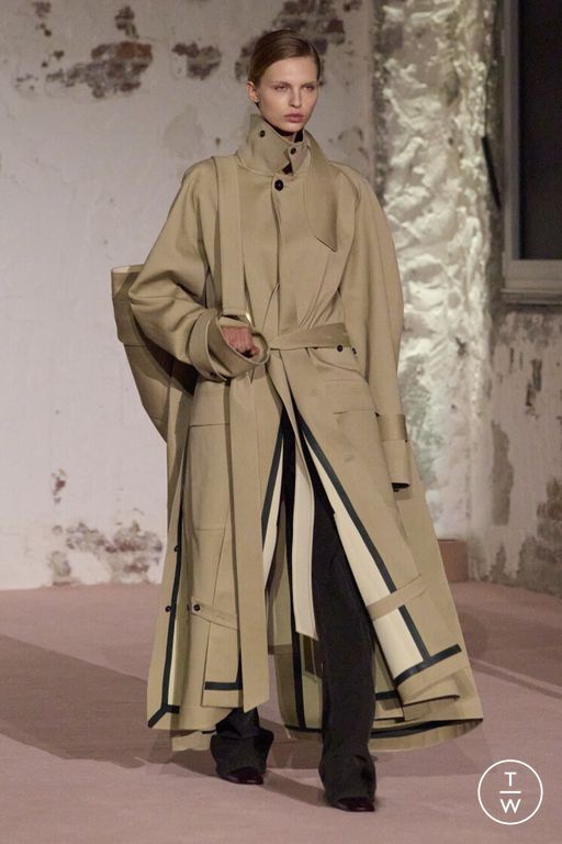 FW25 Victoria Beckham Look 27