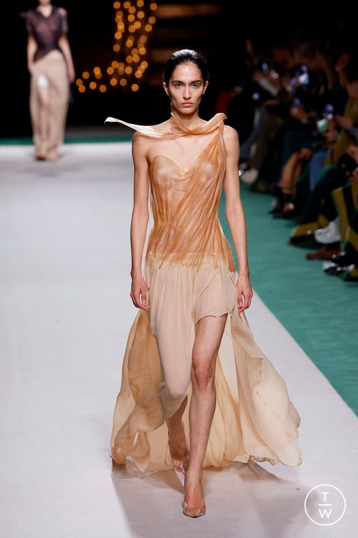 Spring-Summer 2025 Victoria Beckham Look 2