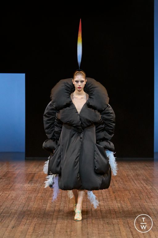 FW25 Viktor & Rolf Look 1