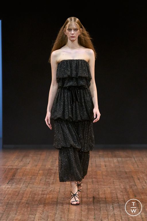 FW25 Viktor & Rolf Look 4
