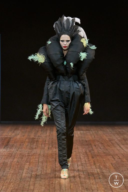 FW25 Viktor & Rolf Look 5