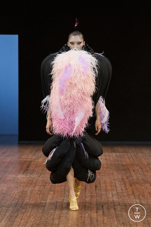 FW25 Viktor & Rolf Look 9