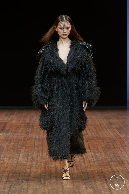 FW25 Viktor & Rolf Look 14