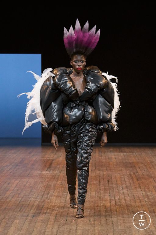 FW25 Viktor & Rolf Look 17