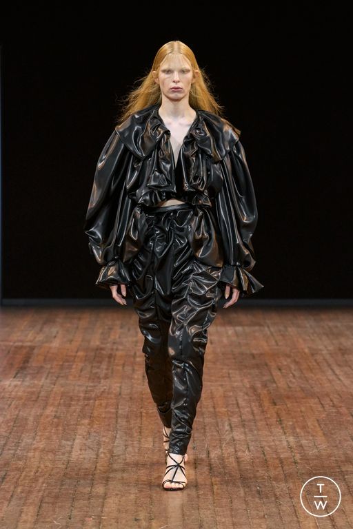 FW25 Viktor & Rolf Look 18
