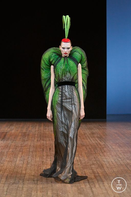 FW25 Viktor & Rolf Look 19