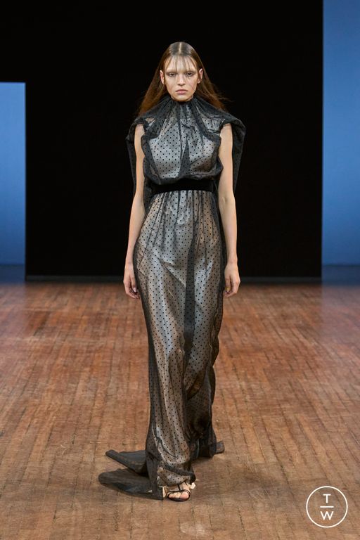 FW25 Viktor & Rolf Look 20