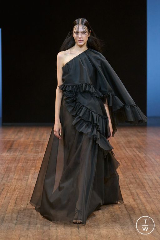 FW25 Viktor & Rolf Look 30