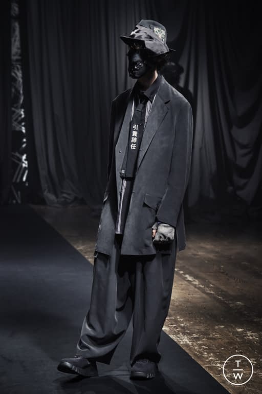 FW21 Yohji Yamamoto Look 16