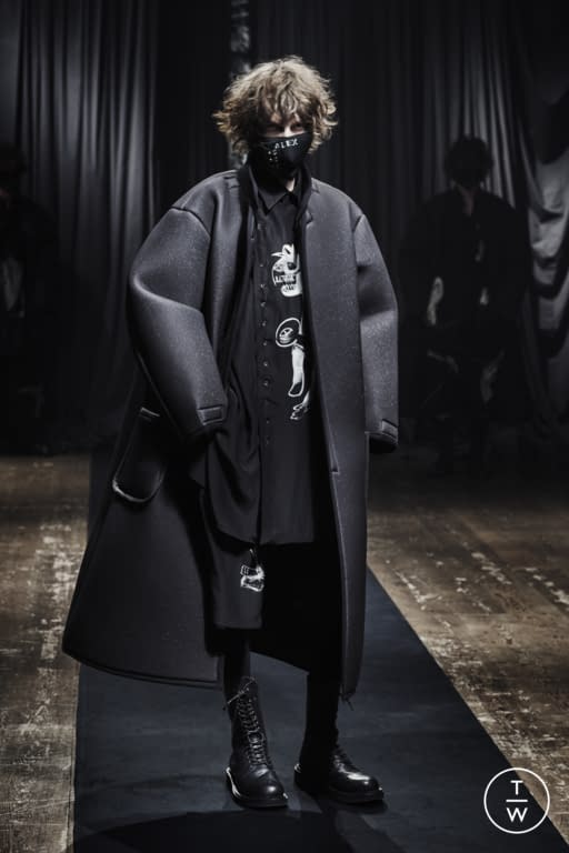 FW21 Yohji Yamamoto Look 1