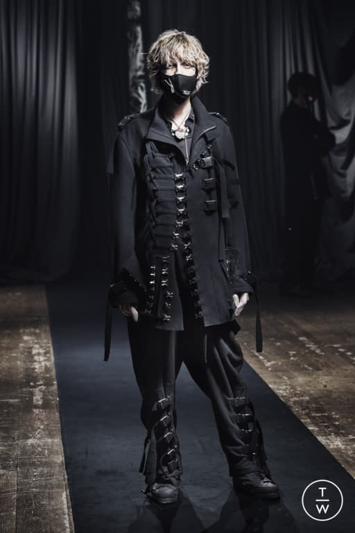 FW21 Yohji Yamamoto Look 9