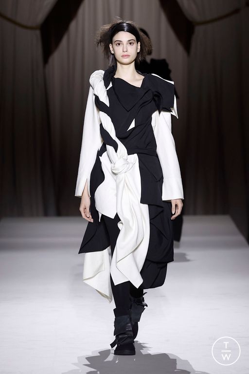 FW25 Yohji Yamamoto Look 6