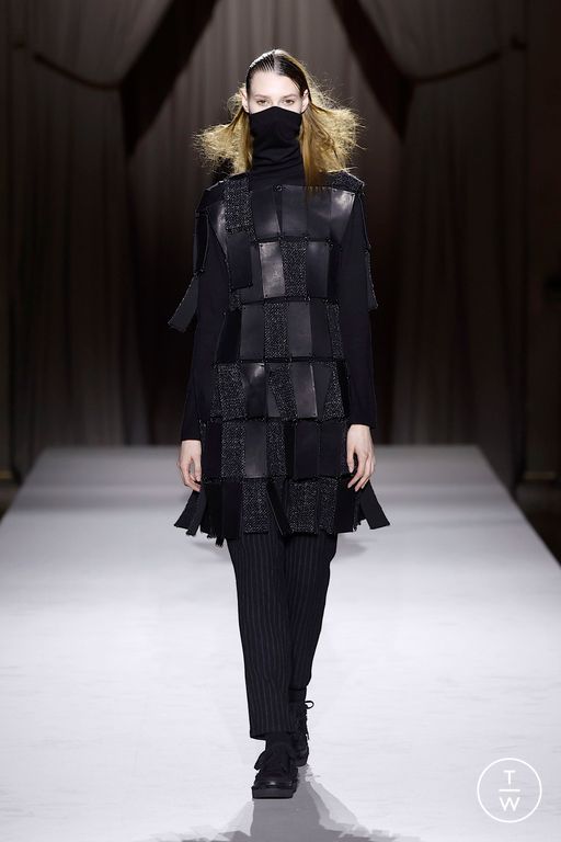 FW25 Yohji Yamamoto Look 12